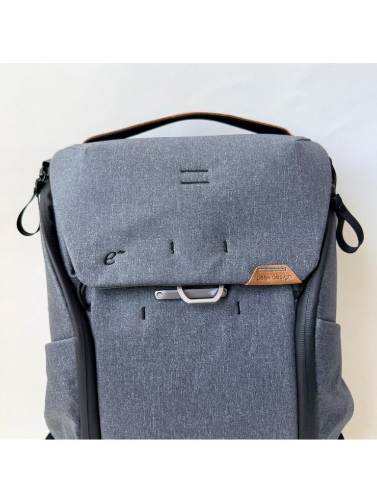 Nwt Peak Design Everyday Backpack 20l Gray ( Customized) Laptop Travel Bag — image 5 of 8